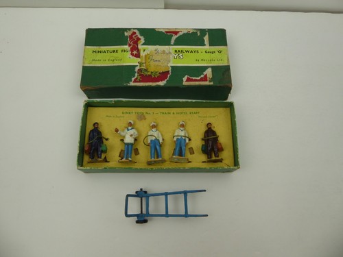Dinky toys train hotel - train,