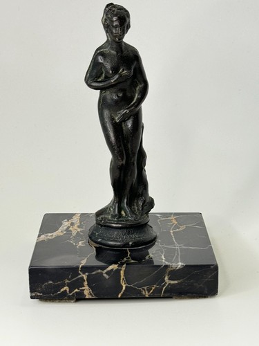 Elegant bronze nude - elegant, on