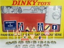 DINKY TOYS ROAD SIGN SET 1:43 593 MOTORWAY DISPLAY GARAGE LAYOUT DIORAMA ATLAS R
