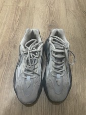 Adidas Yeezy Boost 700 V2