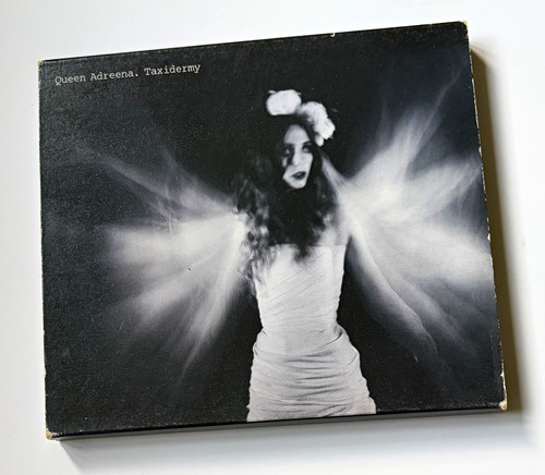 Queen adreena taxidermy - -,