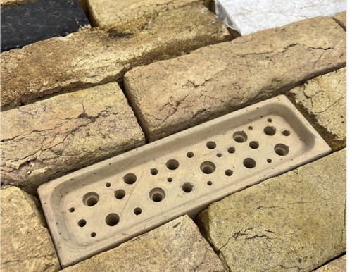 Yellow single concrete bee - single,