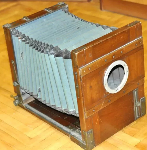 Vintage large format camera - large,