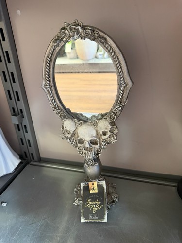 Resin silver tone skull - tone, mirror