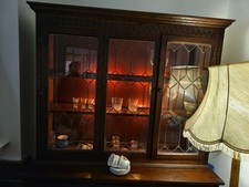 Old Charm, Dark wood glass