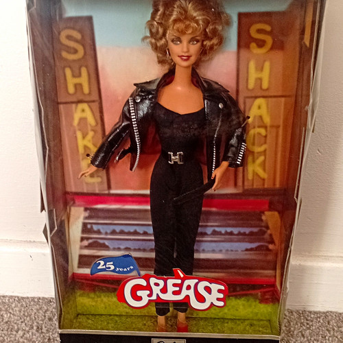 Barbie collector grease sandy - grease,