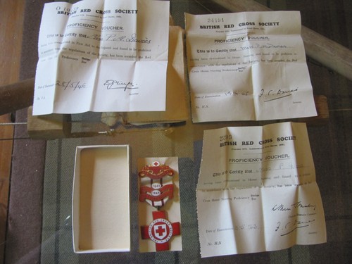 Red cross proficiency medal - cross,