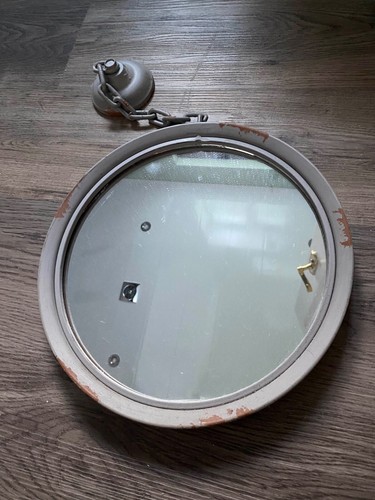 Circular porthole bathroom