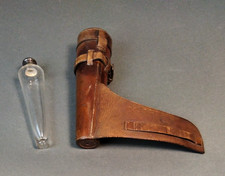 English Hunting Saddle Glass Flask in Leather Case Whippy, Steggall & Co SA/JE