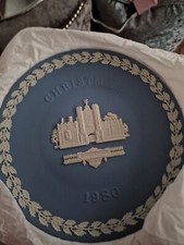 Wedgewood 1980 Christmas Plate Blue With Saint James Palace.