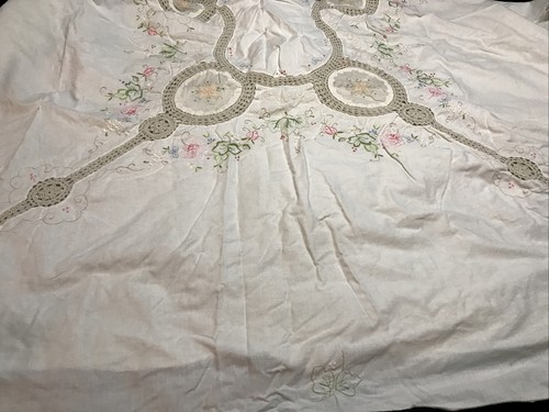 Beautiful vintage tablecloth - beautiful,