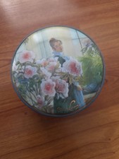 Goebel Artis Orbis Karin with