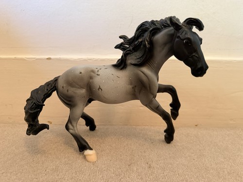 Breyer horse nokota model - breyer,