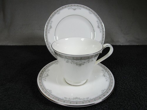 Lovely vintage royal doulton - royal,