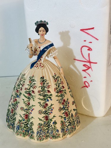 Royal fashions her majesty - fashions, of
