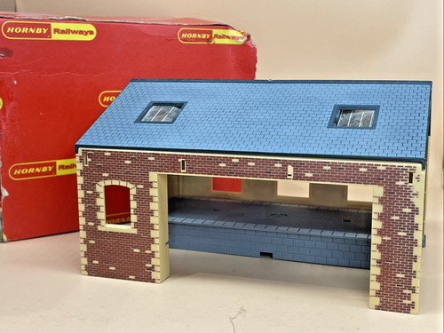 Hornby r504 engine shed - r504, oo