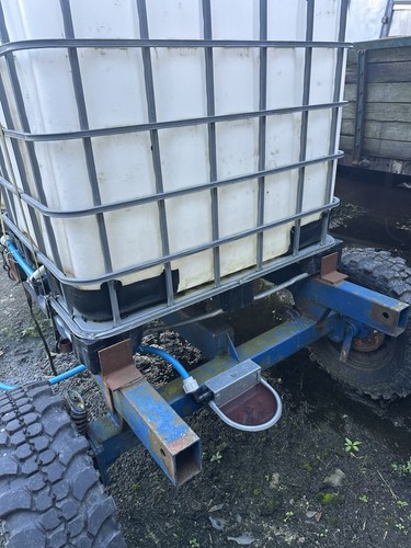 Single axle flatbed - axle, bumper