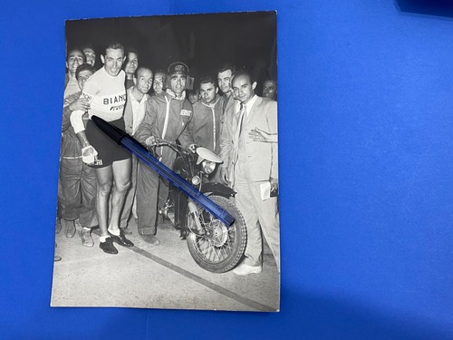 Group photo fausto coppi - coppi, moto
