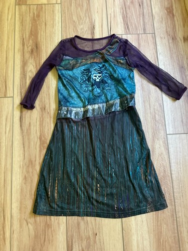 Disney costume size - 7-8, uma