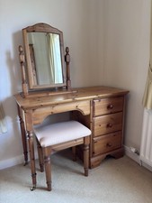 Lindale Small Pine Dressing