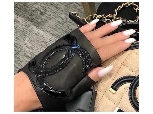 Chanel black lambskin mittens - black,