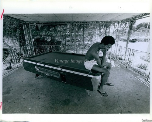 1981 salle hotel - 1981, table