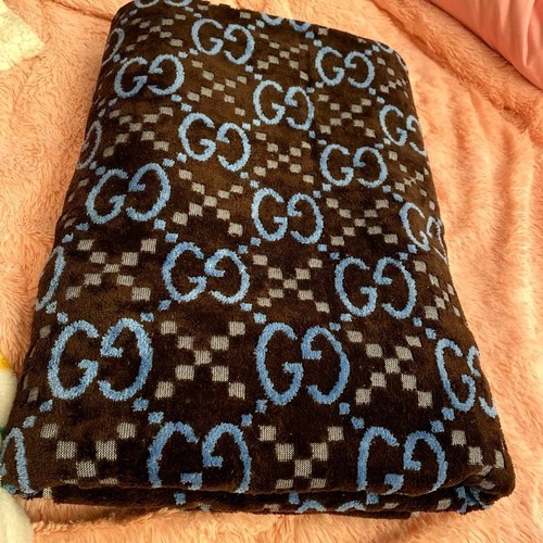 Near mint gucci - near, blanket