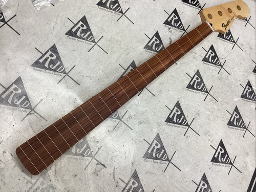 2021 fender standard jazz - j,