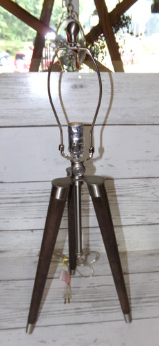 Tripod lamp vtg table - vtg,
