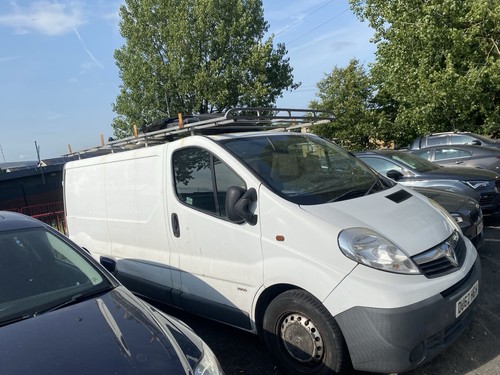 Breaking vauxhall vivaro - breaking,