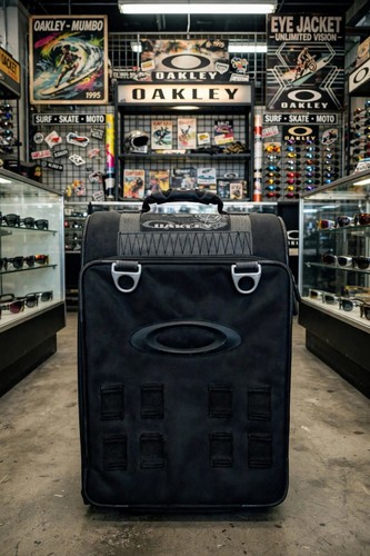 2006 oakley large - large, rolling