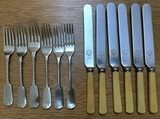 Vintage 6 Knives & 6 Forks