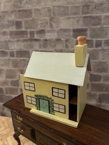 Dolls house scale - dolls,