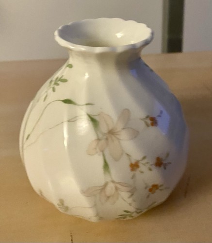 Wedgwood campion bud vase 8cm - campion,