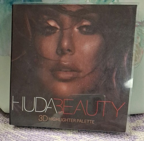 Huda beauty highlighter - 3d,