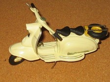 DIE CAST LAMBRETTA SCOOTER