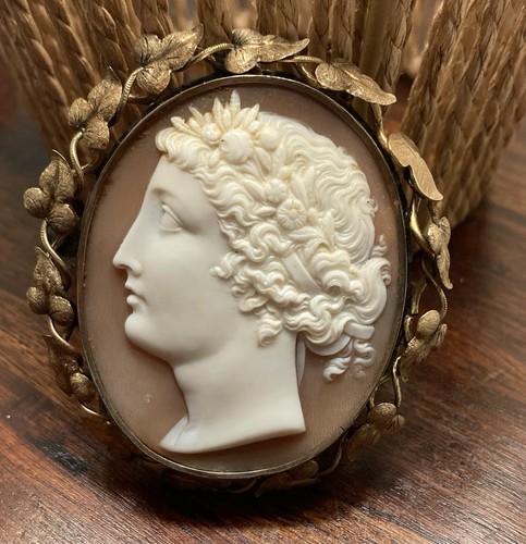 Antique shell cameo brooch - antique, —