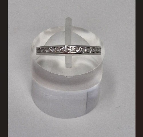 18ct white gold - white, round