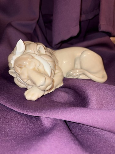 Lladro 5022 painful - painful, lion
