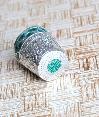 Unusual guilloche style - unusual,