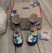 Blue And White Peppa Pig