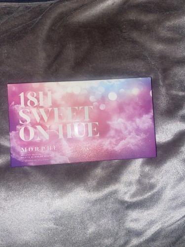 Morphe 18h sweet the hue - on,