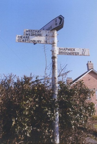 Photo 6x4 old direction sign - 6x4,