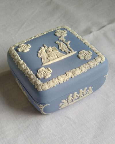 Vintage wedgewood trinket box - wedgewood,