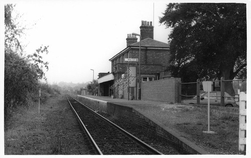 1995 melton train station - train,