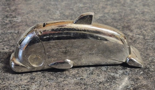 Vintage dolphin metal - vintage,