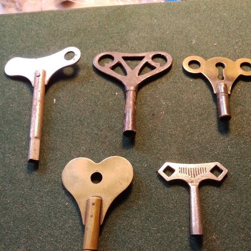 5vintage clock winding keys - clock,