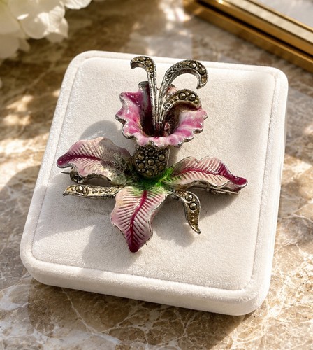 Vintage style pink enamel - pink, lily