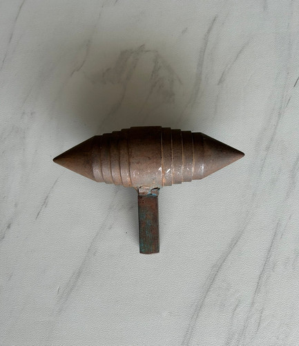 Old vntg iron anvil - vntg,