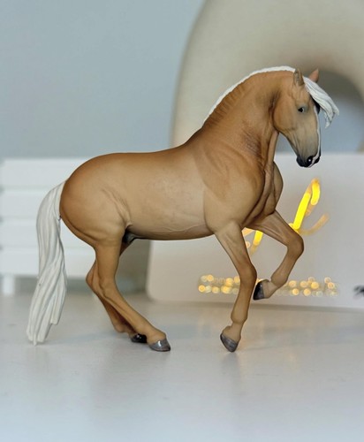 Artist resin gallego - resin,